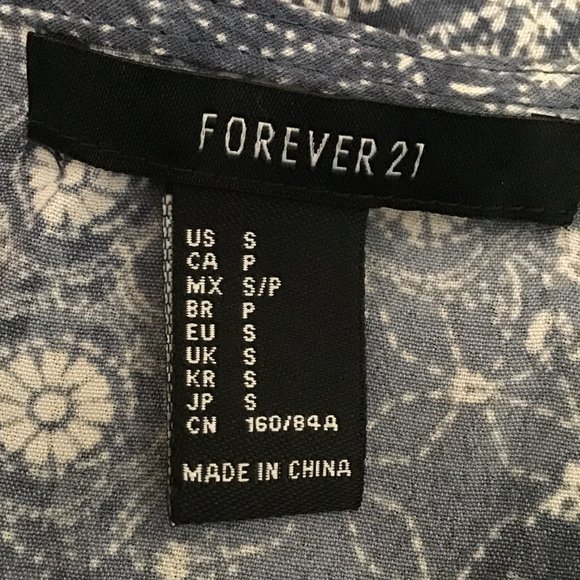 👗 Button Down Floral V-neck Blouse, Size S - Picture 8 of 9